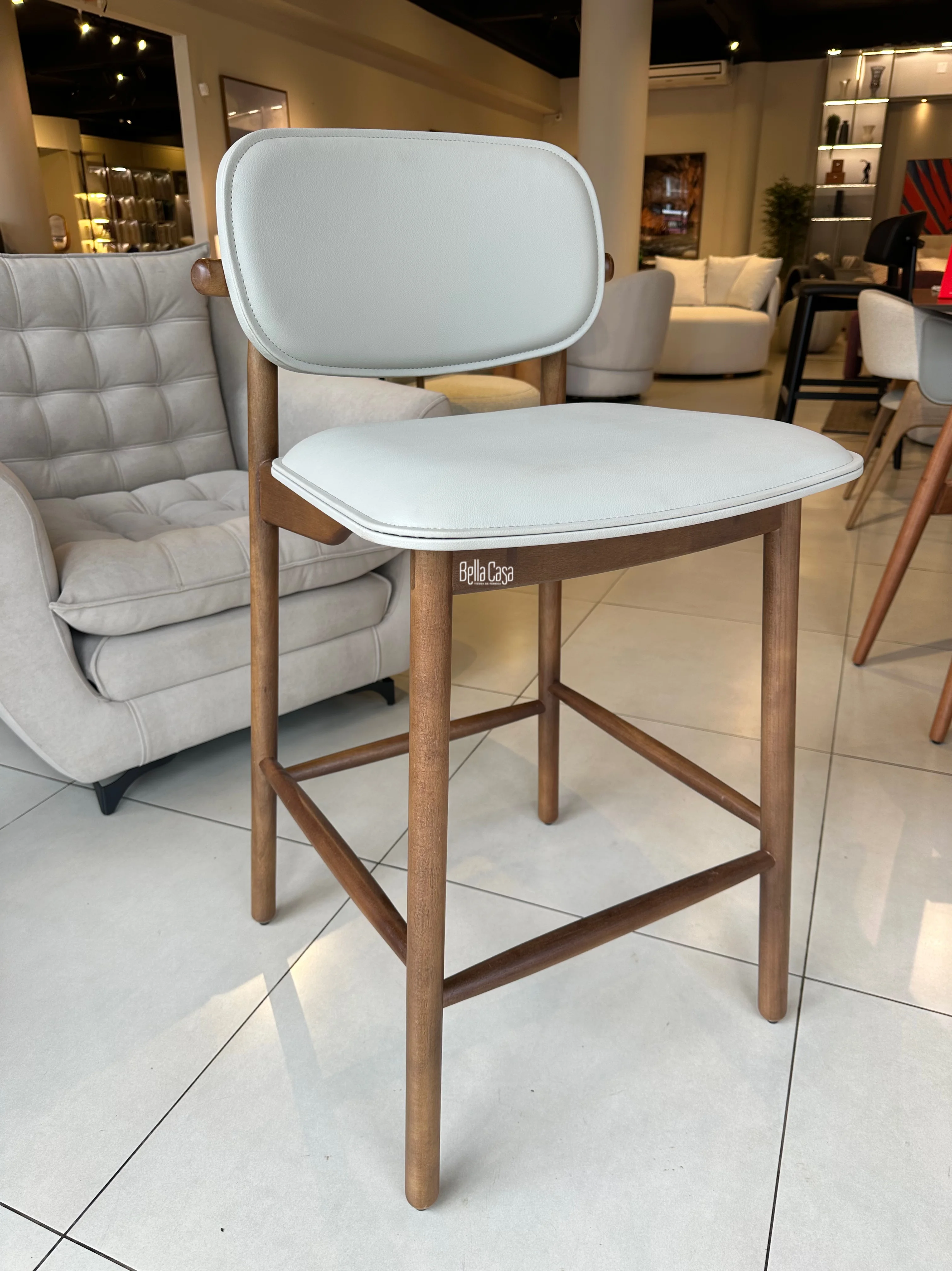 BUTACA CARIOCA MADERA COLOR CASTAÑO  ECO CUERO BEIGE - Vista 3