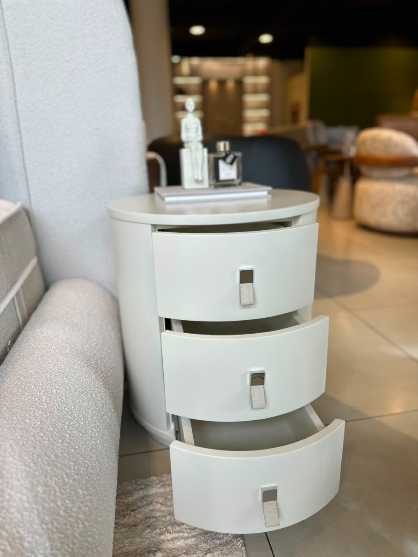 MESA DE LUZ ANELLO OFF WHITE - Vista 2