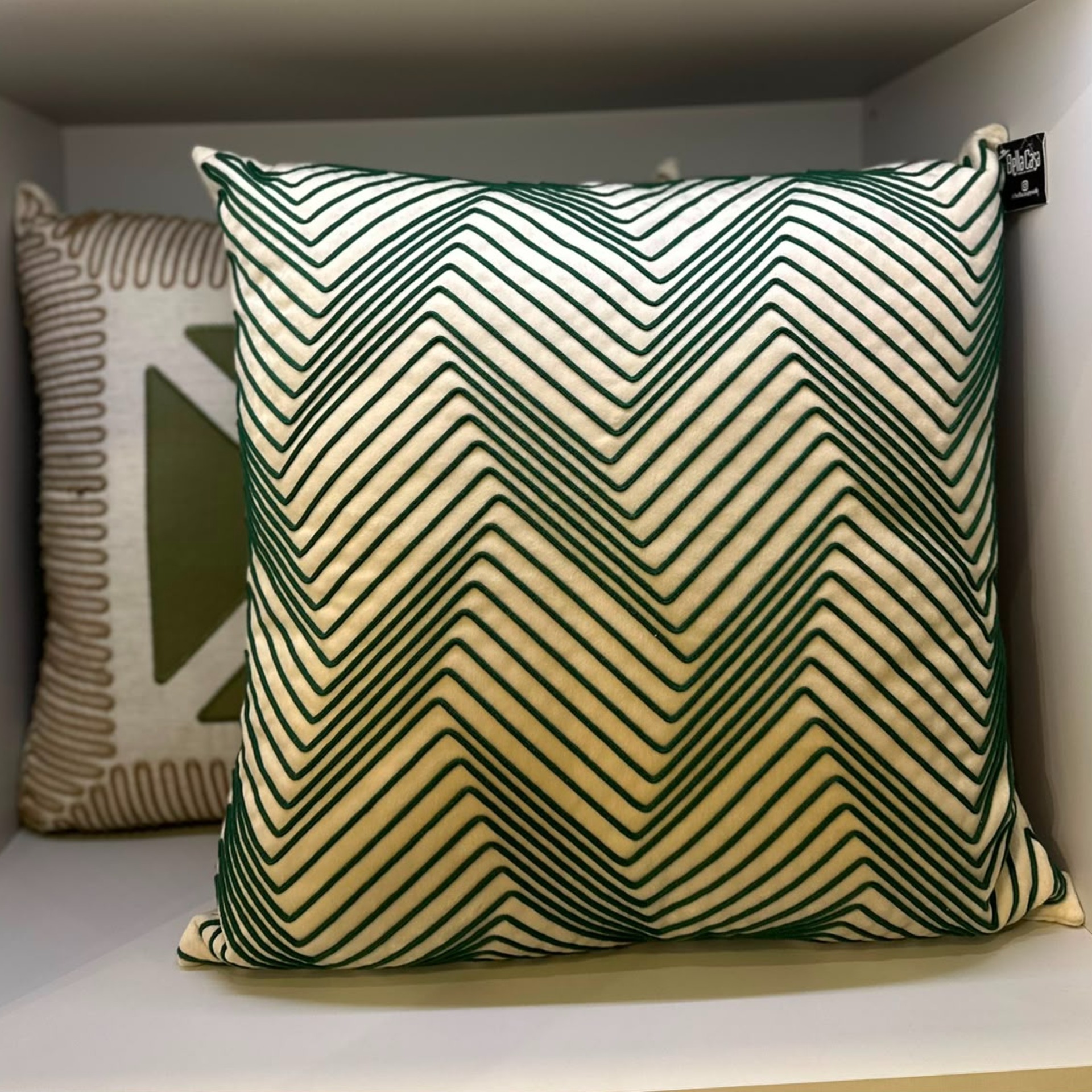 ALMOHADA DECORATIVA 50X50 BORDADO VERDE  - Vista 3